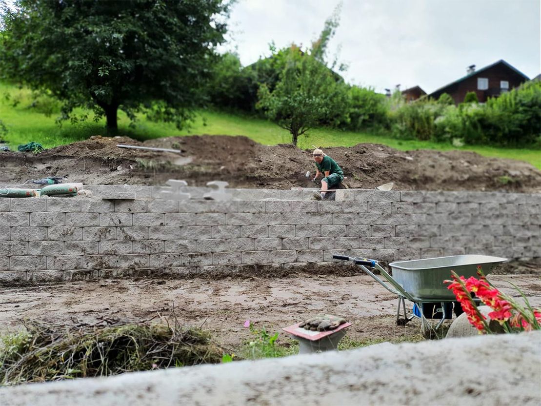 Mauersystem im Garten